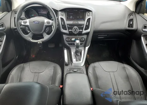 2013 Ford Focus Titanium z USA, uszkodzony, nr VIN 1FADP3J24DL177238